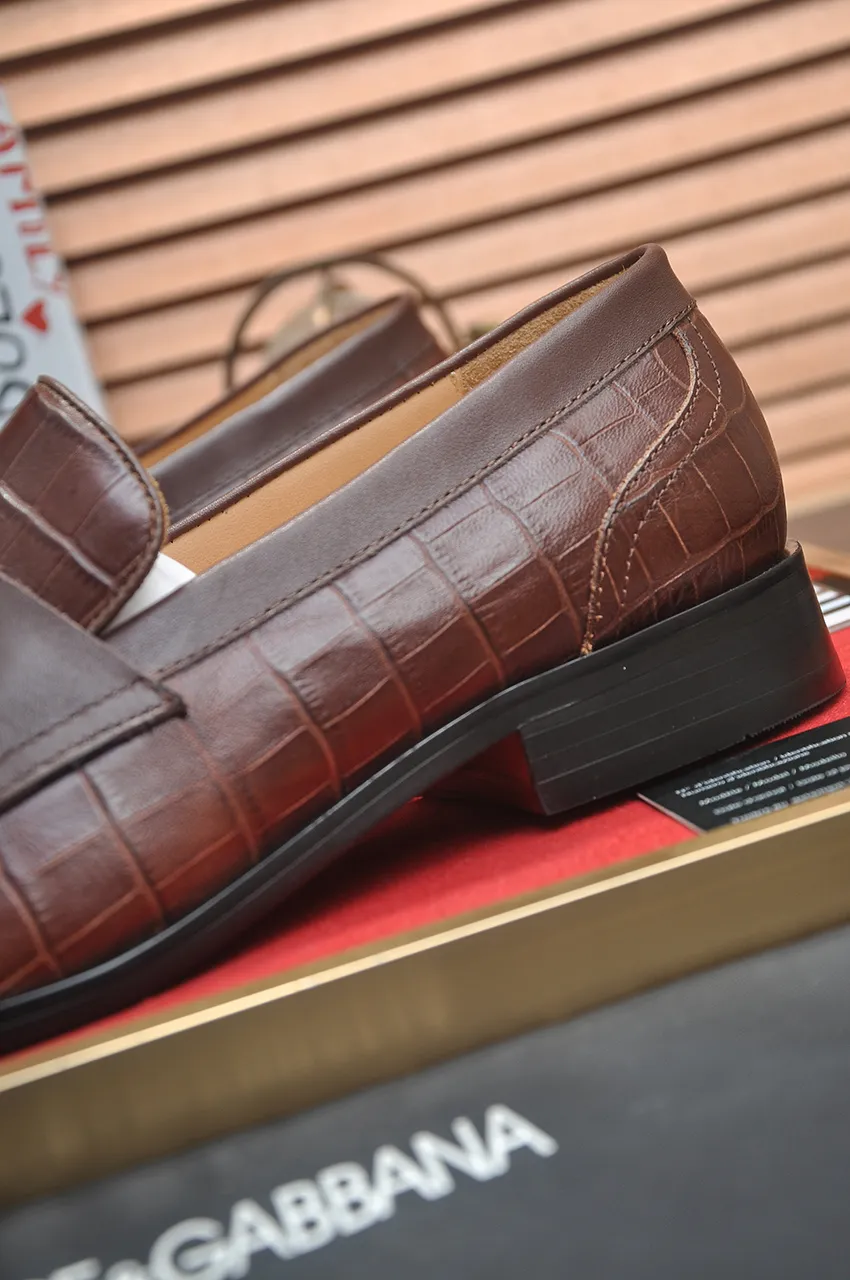 Men's men's shoes 💰500💶🌲 DG top 🔍🔍Men's new leather shoes 🚹 are on sale at the same time at the counter ⚠The uppers are imported cowhide from Italy, the entire imported cowhide lining, imported accessories 💪💪, completely 1⃣️ vs 1⃣️ replica 🇮 🇹💪💪, ⚠Sole: The original sole is specially provided by the original factory, the exclusive movable molded sole is super comfortable, ⚠The original factory follows the order, 🔍🔍high quality, you can enter and exit the counter at will, welcome to compare ⚠Size: 38-44 (45 customized)